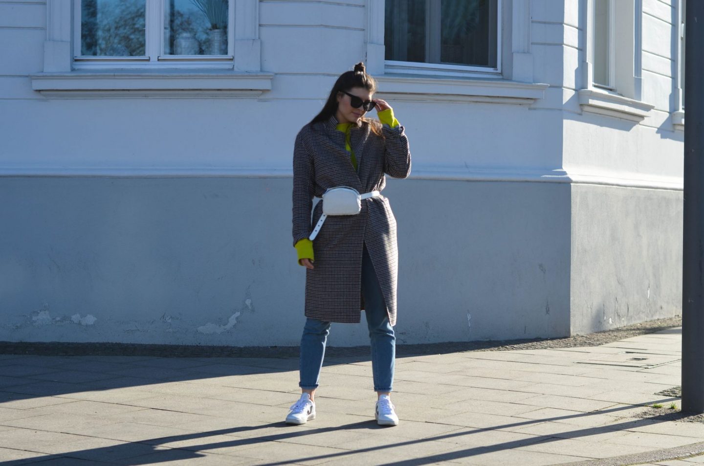 belt bag, Veja Sneaker and neon colored sweater